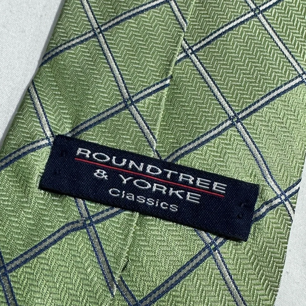 LOT OF 4‎ MENS TIES. TOMMY HILFIGER, CALVIN KLEIN, DONEAGLE, ROUNDTREE AND YORKE